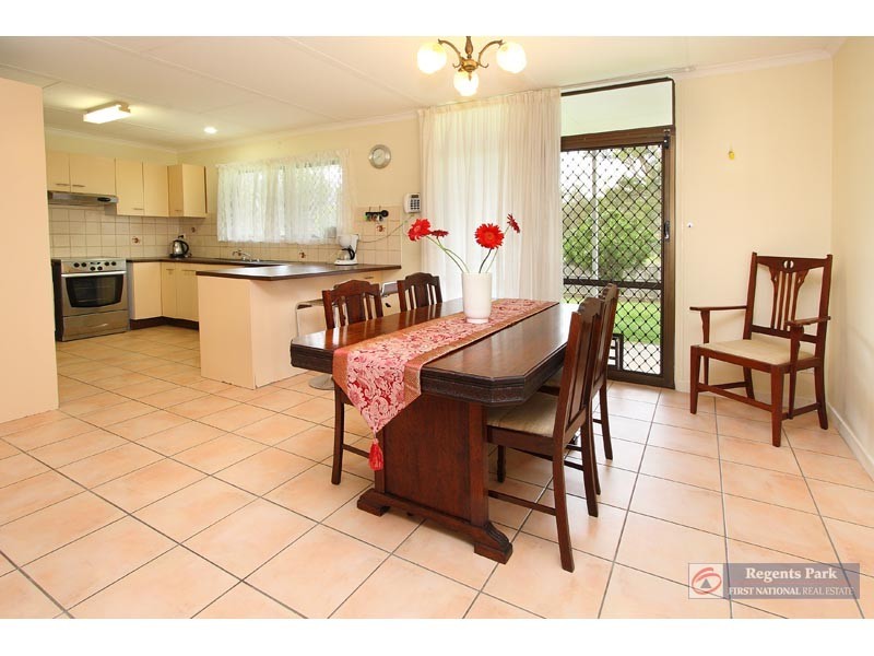 5 Bennett Drive, Regents Park QLD 4118