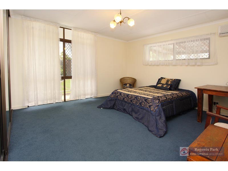 5 Bennett Drive, Regents Park QLD 4118
