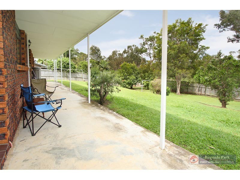 5 Bennett Drive, Regents Park QLD 4118