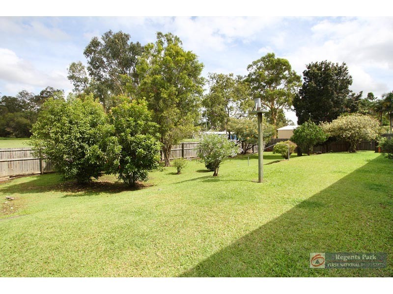5 Bennett Drive, Regents Park QLD 4118