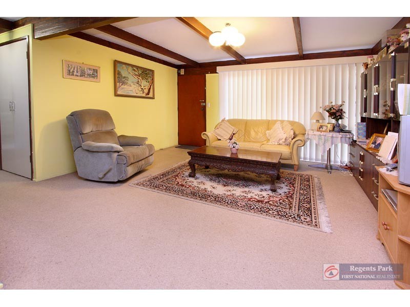 33 Silvertop Street, Hillcrest QLD 4118