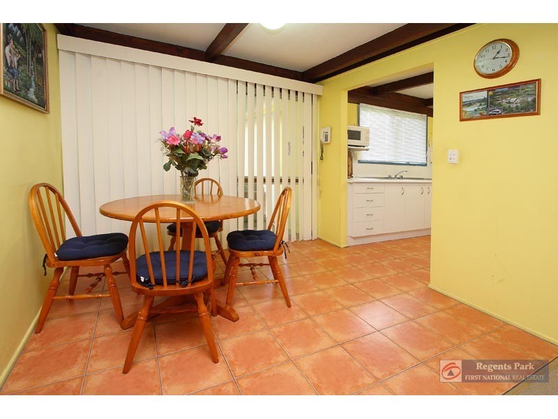 33 Silvertop Street, Hillcrest QLD 4118