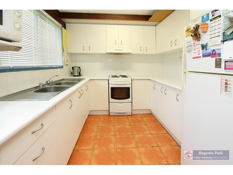 33 Silvertop Street, Hillcrest QLD 4118