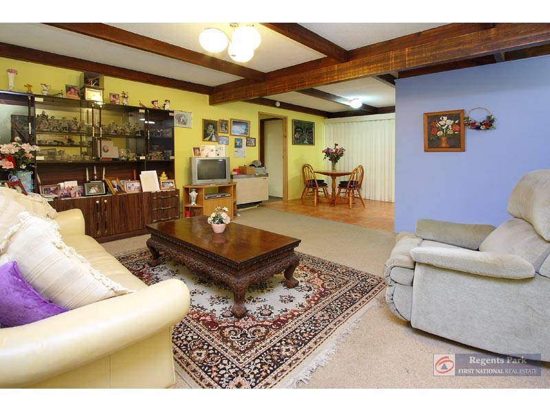 33 Silvertop Street, Hillcrest QLD 4118