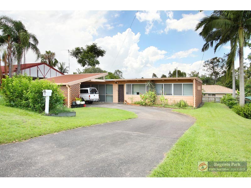 33 Silvertop Street, Hillcrest QLD 4118