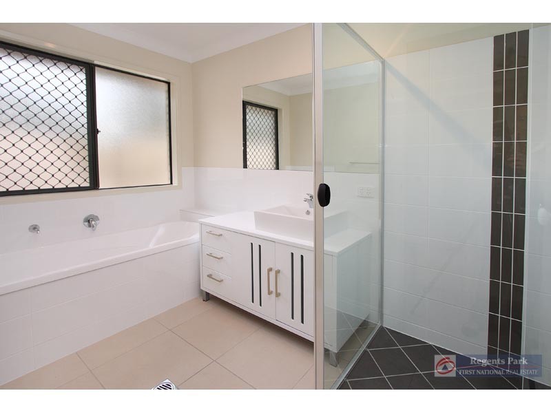 140 Middle Road, Boronia Heights QLD 4124