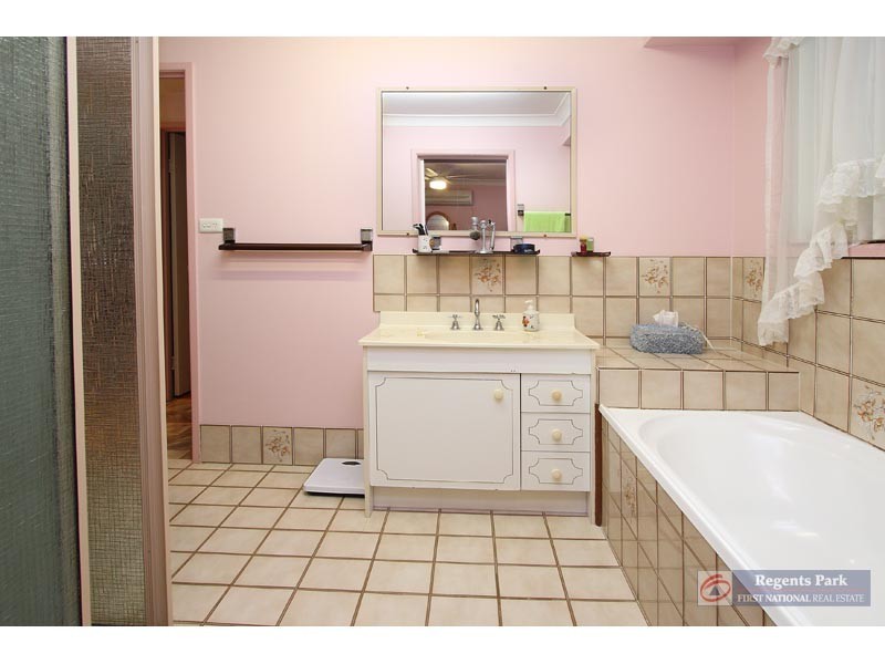 120 Vansittart Road, Regents Park QLD 4118