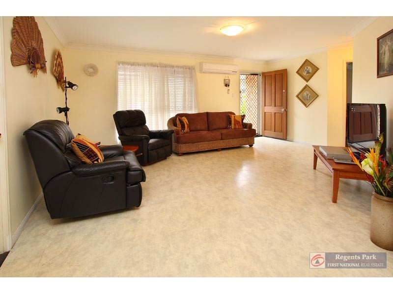 33 Benjamina Cct, Regents Park QLD 4118