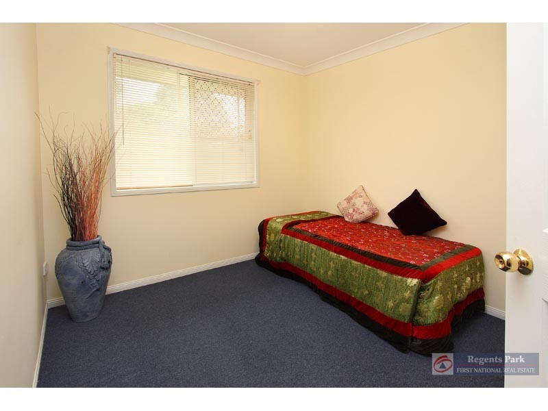33 Benjamina Cct, Regents Park QLD 4118