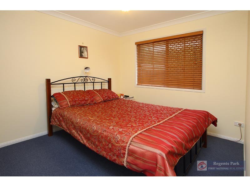 33 Benjamina Cct, Regents Park QLD 4118