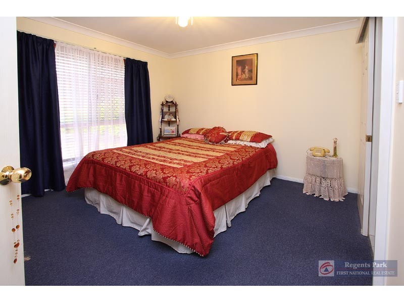 33 Benjamina Cct, Regents Park QLD 4118