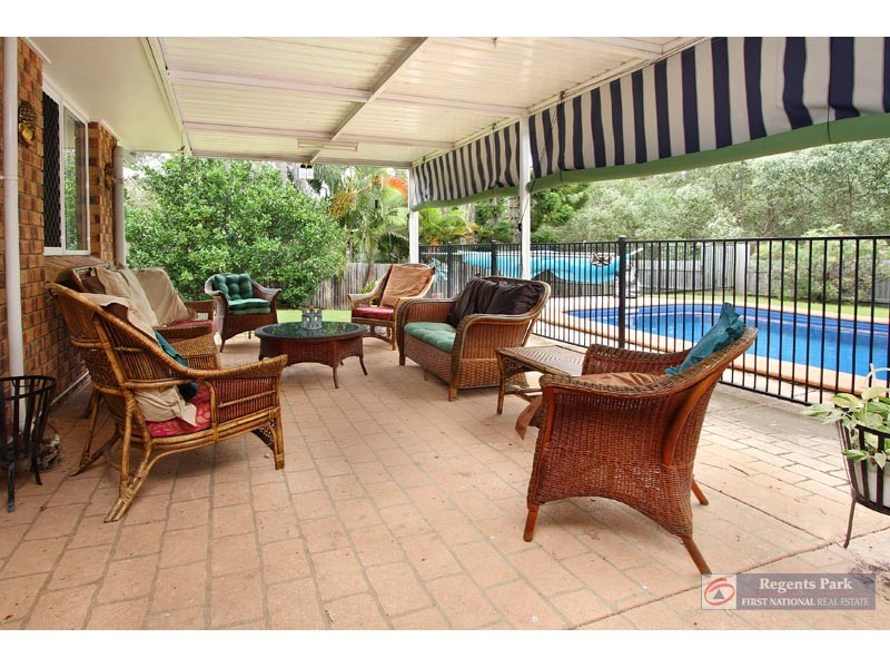 33 Benjamina Cct, Regents Park QLD 4118