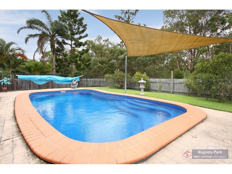 33 Benjamina Cct, Regents Park QLD 4118