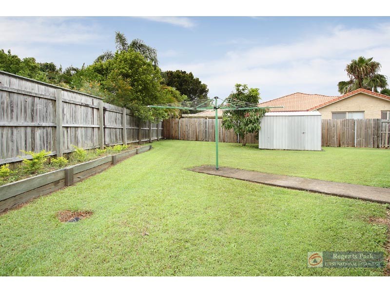 33 Benjamina Cct, Regents Park QLD 4118