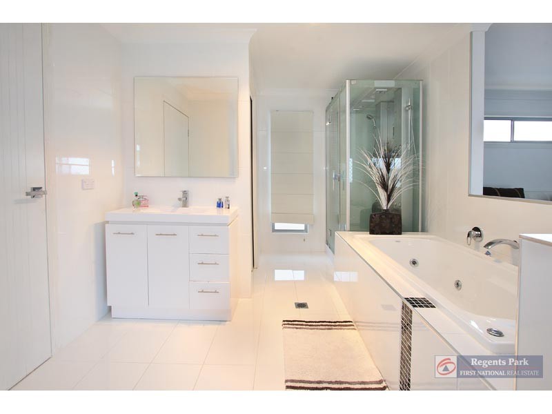 51 Rushcutter Ave, Oxenford QLD 4210