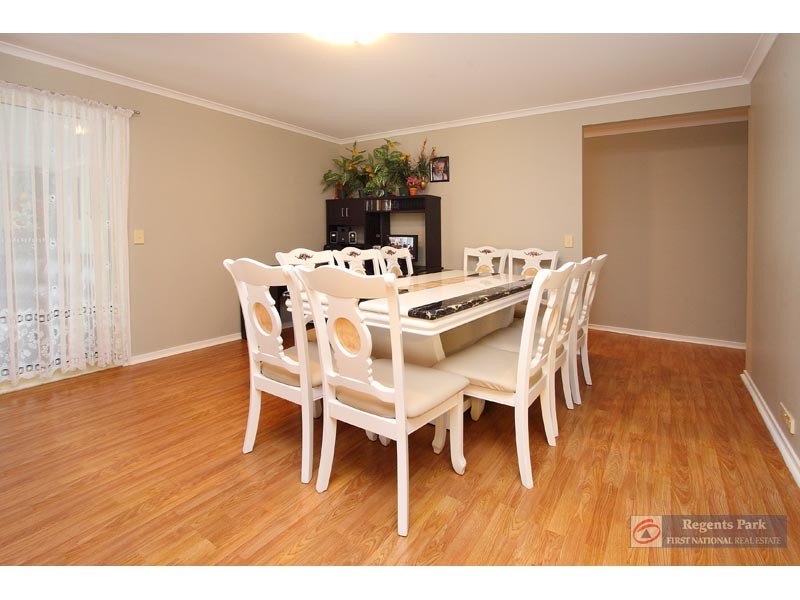 9 Billabong Court, Regents Park QLD 4118