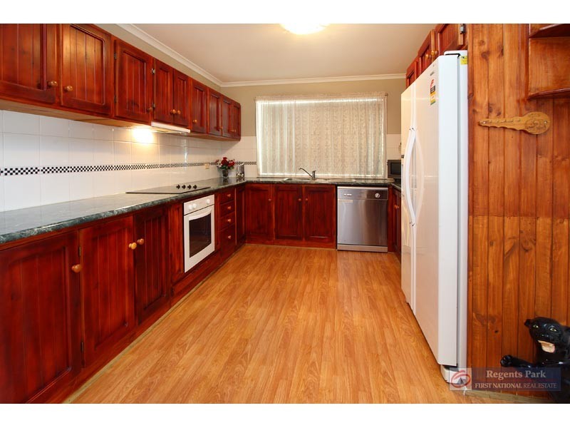 9 Billabong Court, Regents Park QLD 4118