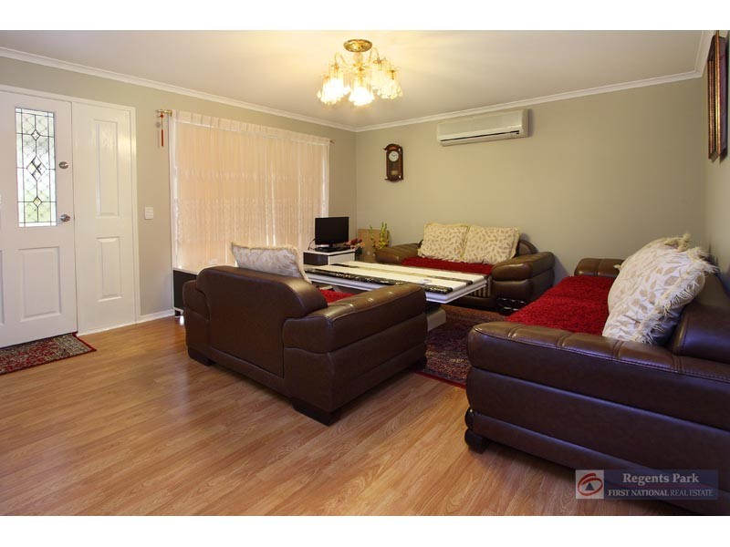 9 Billabong Court, Regents Park QLD 4118