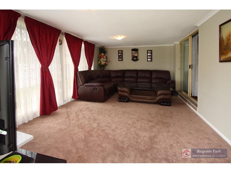 9 Billabong Court, Regents Park QLD 4118