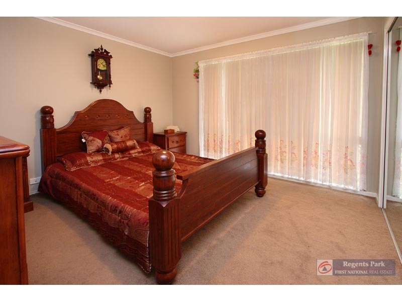 9 Billabong Court, Regents Park QLD 4118