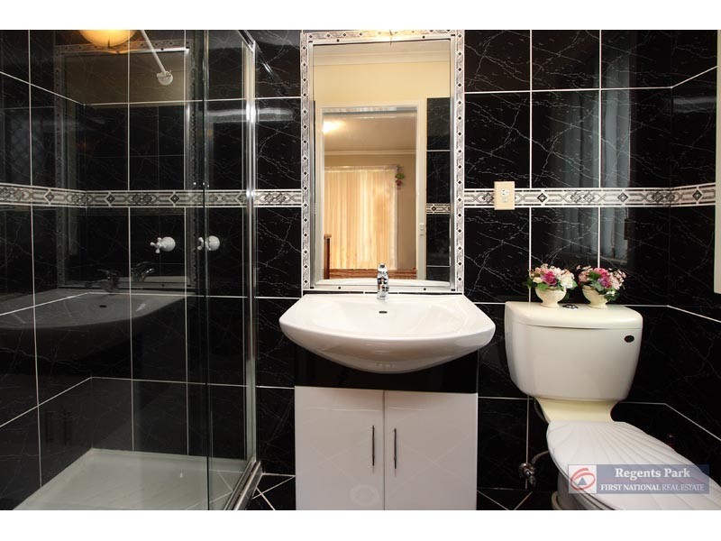 9 Billabong Court, Regents Park QLD 4118