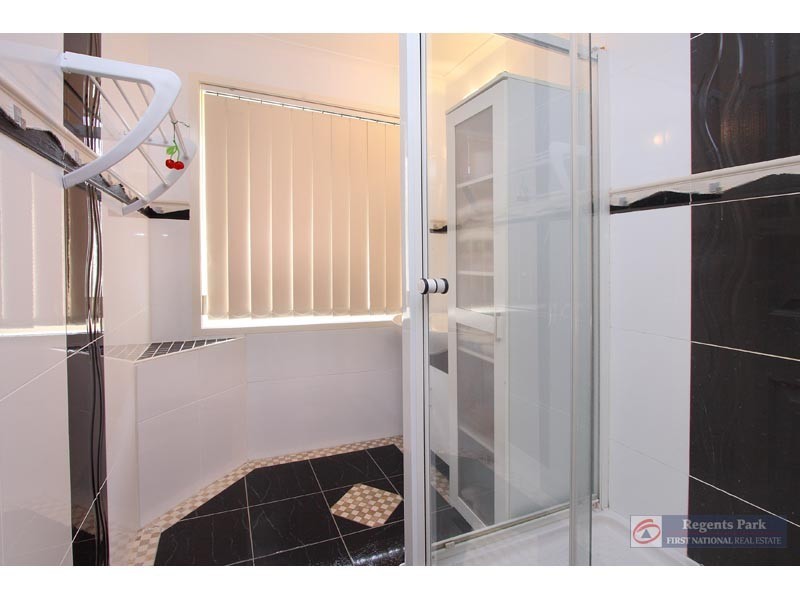 9 Billabong Court, Regents Park QLD 4118