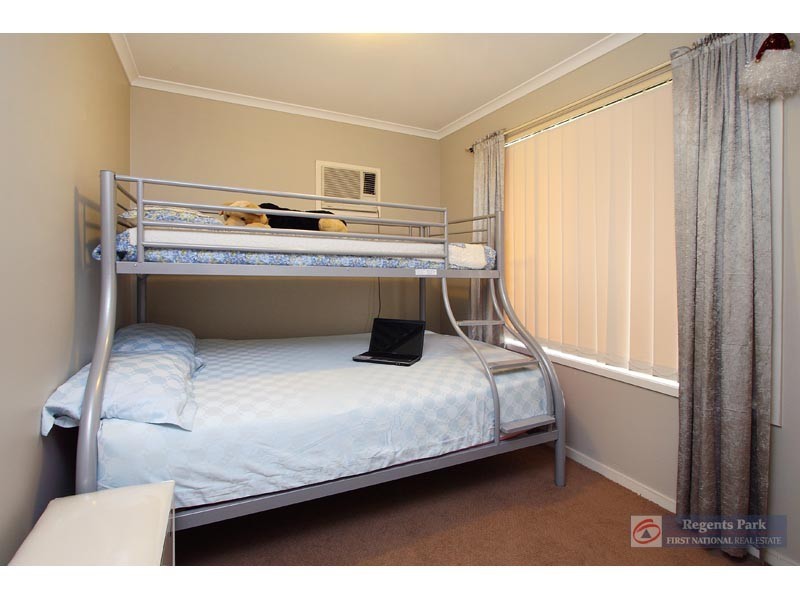 9 Billabong Court, Regents Park QLD 4118