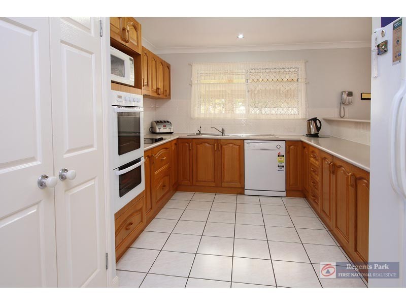 36 Cianthus Street, Regents Park QLD 4118