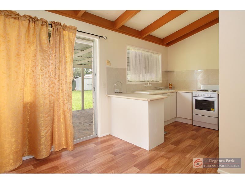 32 Vergulde Road, Regents Park QLD 4118