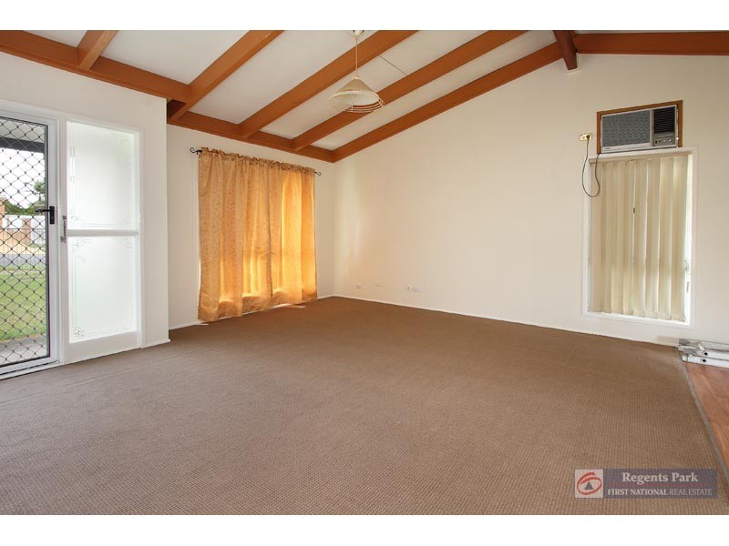 32 Vergulde Road, Regents Park QLD 4118