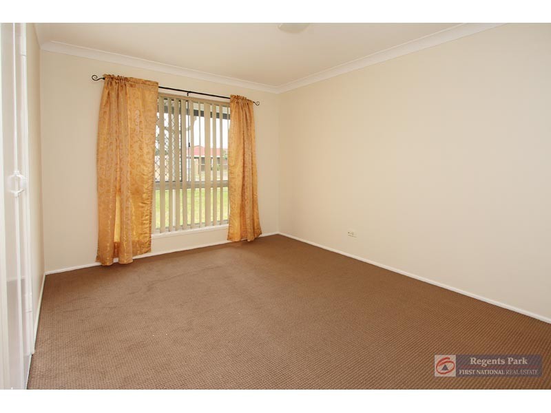 32 Vergulde Road, Regents Park QLD 4118