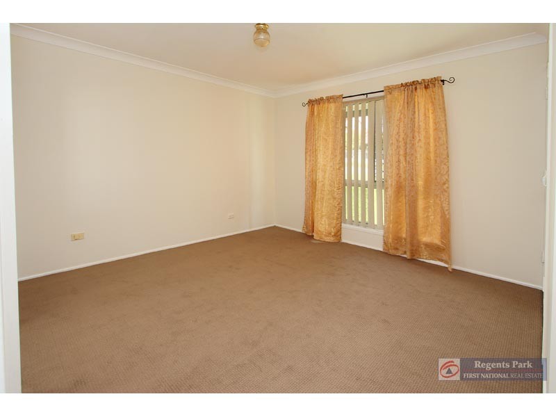 32 Vergulde Road, Regents Park QLD 4118