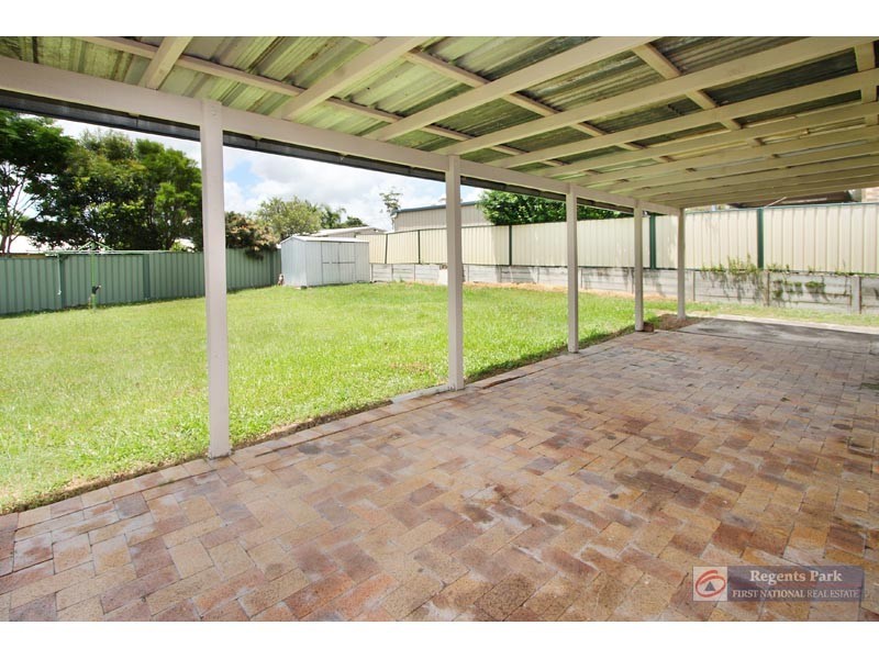 32 Vergulde Road, Regents Park QLD 4118