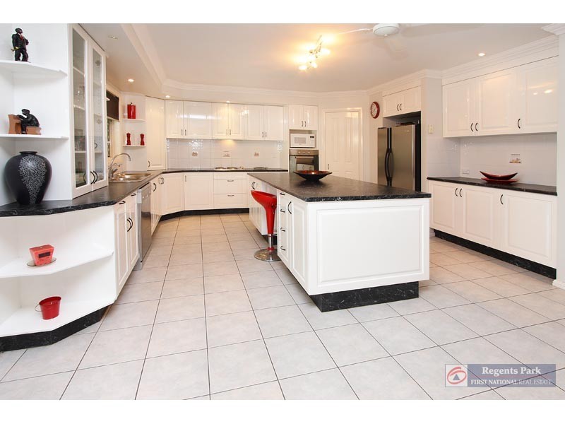 6 Matson Avenue, Regents Park QLD 4118