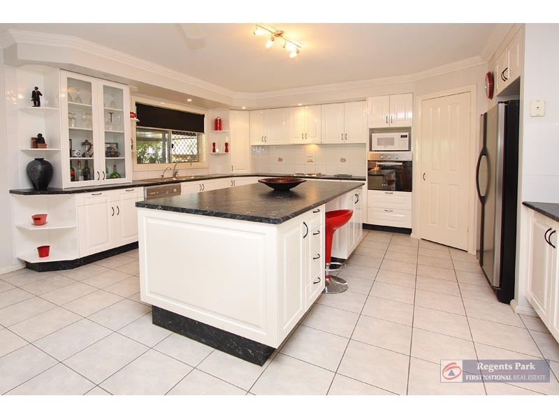 6 Matson Avenue, Regents Park QLD 4118