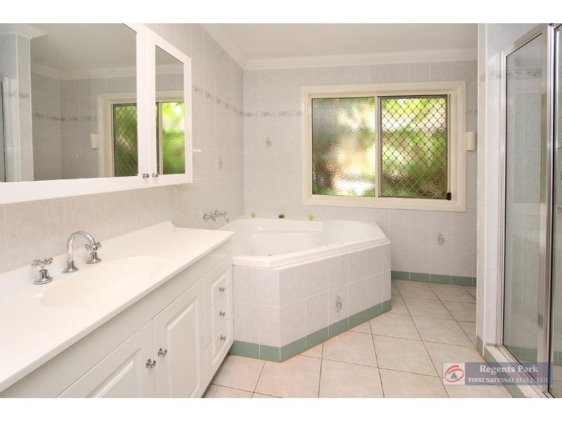 6 Matson Avenue, Regents Park QLD 4118