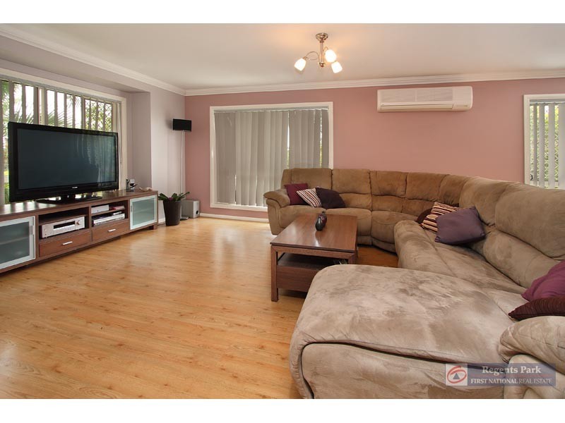 6 Matson Avenue, Regents Park QLD 4118