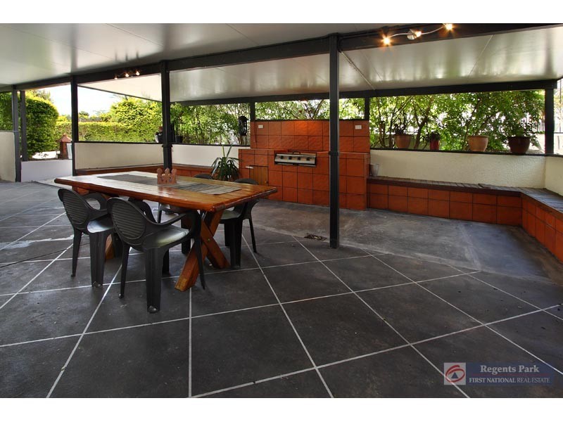 6 Matson Avenue, Regents Park QLD 4118