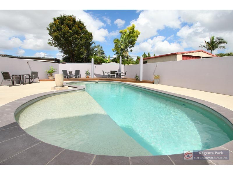 6 Matson Avenue, Regents Park QLD 4118
