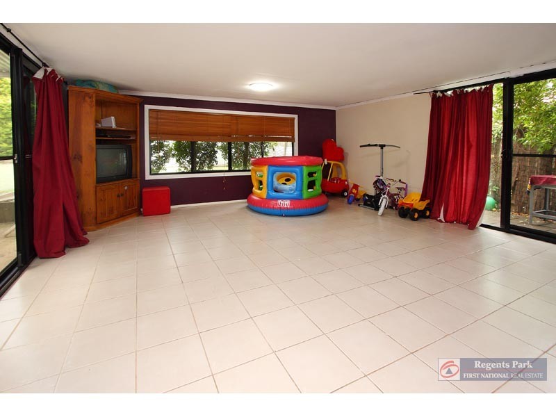 27 Glenlyon Street, Marsden QLD 4132