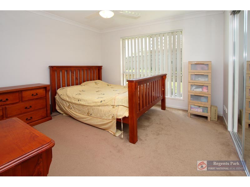 10 Sunrise Crescent, Regents Park QLD 4118