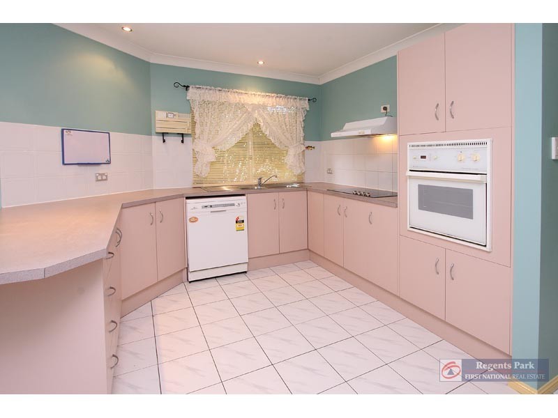 12 Gumview Close, Regents Park QLD 4118