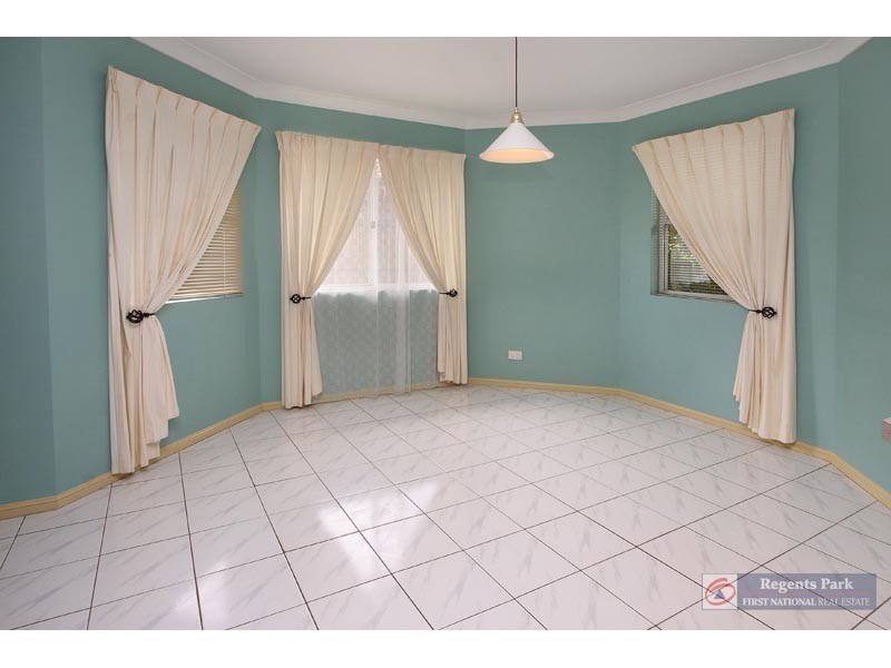 12 Gumview Close, Regents Park QLD 4118