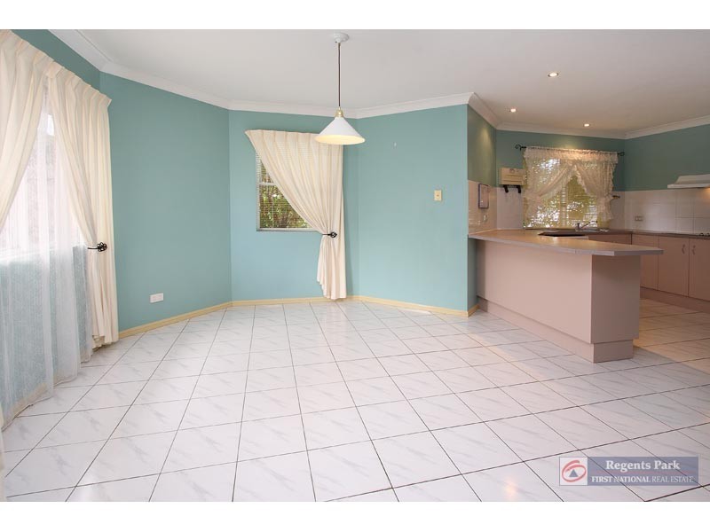 12 Gumview Close, Regents Park QLD 4118