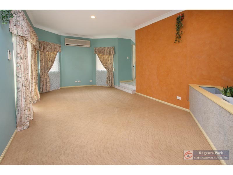 12 Gumview Close, Regents Park QLD 4118