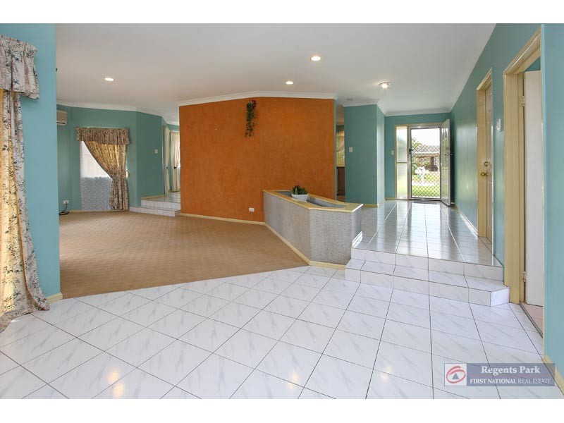 12 Gumview Close, Regents Park QLD 4118