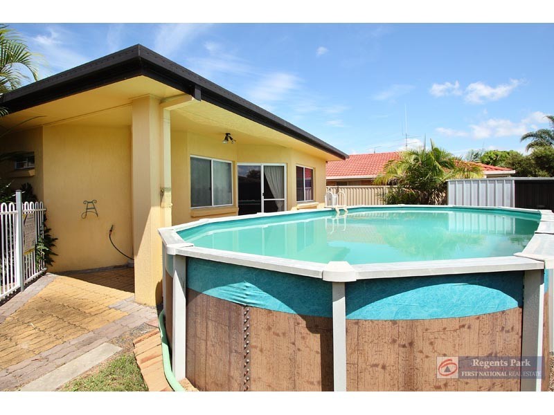 12 Gumview Close, Regents Park QLD 4118
