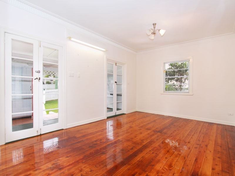 19 Greenmount Avenue, Holland Park QLD 4121