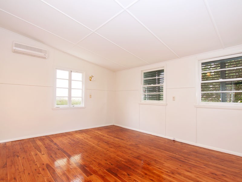 19 Greenmount Avenue, Holland Park QLD 4121