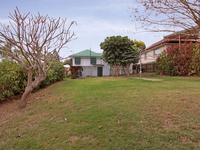 19 Greenmount Avenue, Holland Park QLD 4121